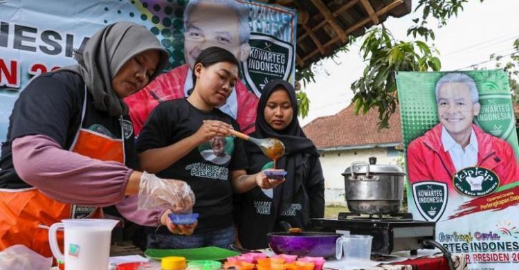 Kowarteg Dukung Ganjar Gelar Pelatihan Pembuatan Kue Di Nganjuk