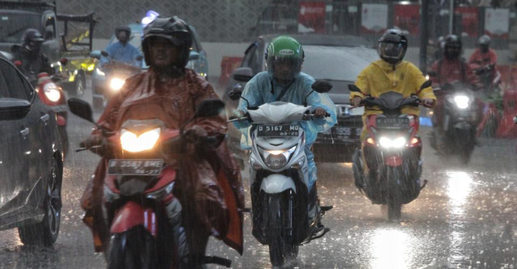 Cuaca Besok Di Jakarta Info Bmkg Kamis Hujan Ringan Merata