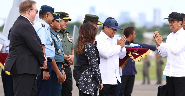 Disaksikan Jokowi Prabowo Serahkan Pesawat Keempat C J Super Hercules