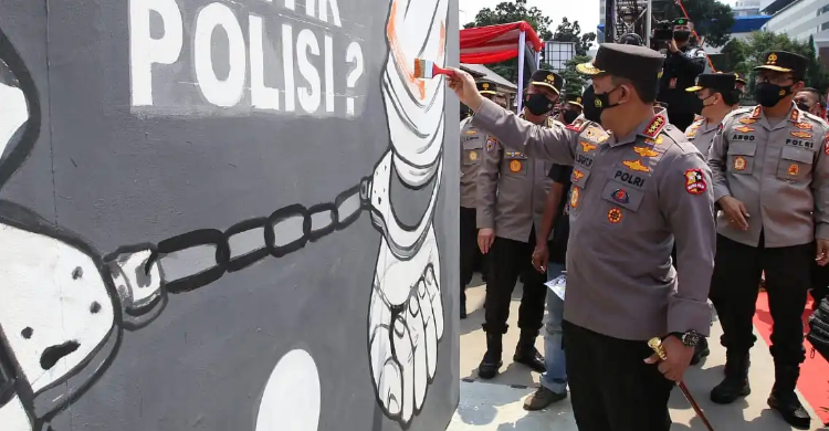 Gelar Lomba Mural Sigit Ubah Wajah Polri Menjadi Ramah Kritik