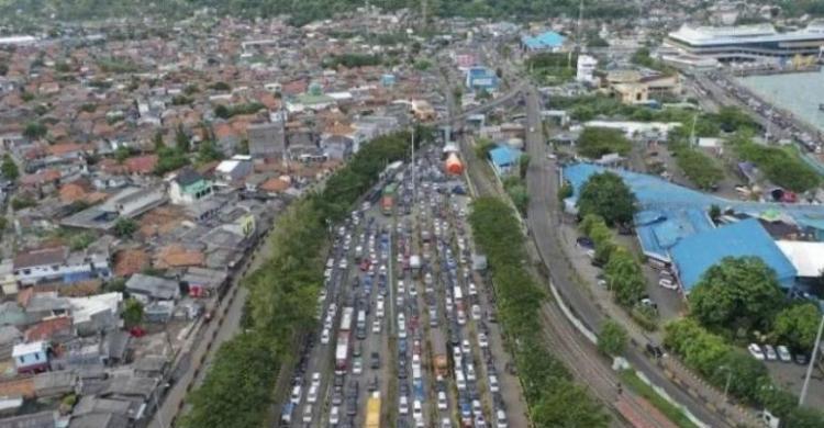 H 4 Lebaran Kendaraan Keluar Gerbang Tol Merak Naik 63 53 Persen