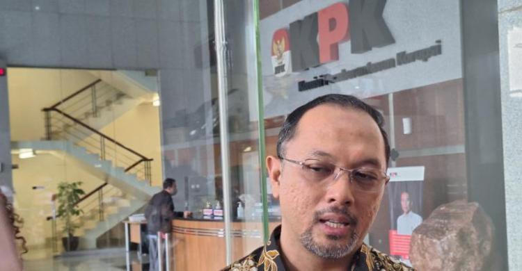 KPK Geledah Rumah Dinas Mendes Abdul Halim Iskandar Sita Uang Tunai