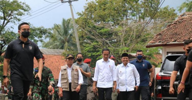 Kembali Kunjungi Cianjur Menko Pmk Dampingi Jokowi Pastikan Evakuasi