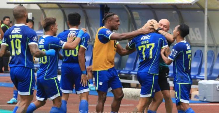 Liga Indonesia Persib Vs Persija Duel Mengejar Runner Up