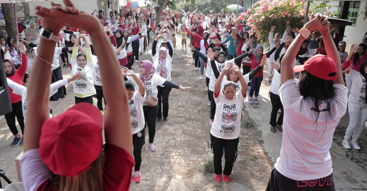 Relawan Pena Mas Ganjar Bareng Emak Emak Ikuti Senam Sehat Di Tegal