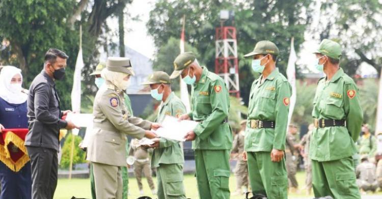 Raih Karya Bhakti Gubernur Khofifah Satpol Pp Harus Profesional Dan