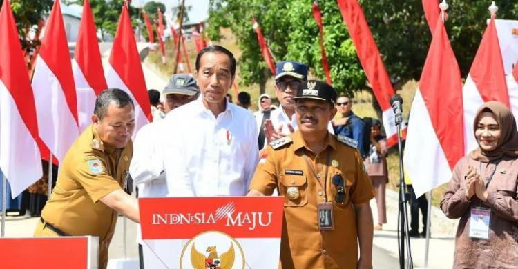 Resmikan Bendungan Di Gorontalo Jokowi Belajar Nge Vlog