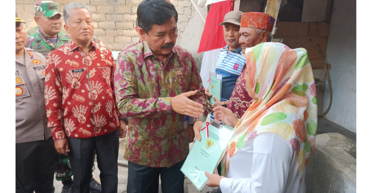 Serahkan Sertifikat Ptsl Door To Door Di Kepulauan Seribu Ini Pesan