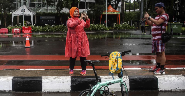 Waspadai Petir Dan Angin Kencang Cek Cuaca Jakarta Besok Bmkg Hujan