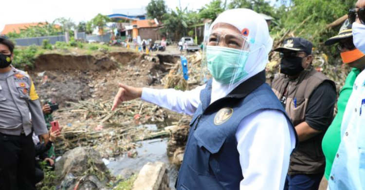 Banjir Pasuruan Bnpb Bangun Tanggul Sementara Dari Karung Pasir