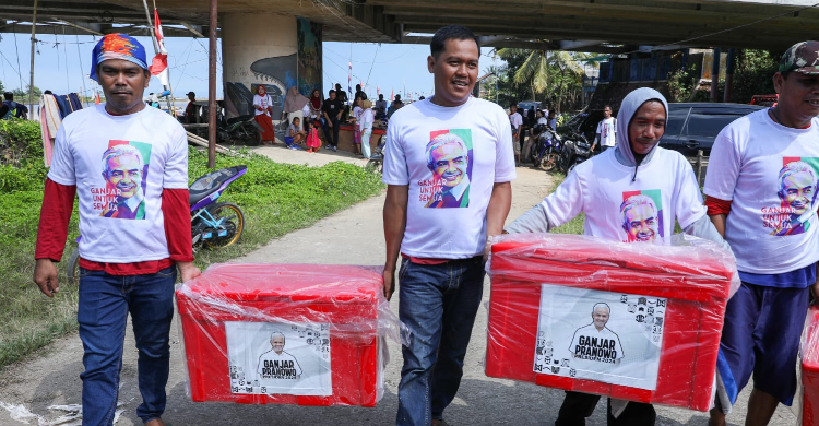 Gardu Ganjar Beri Bantuan Boks Ikan Untuk Nelayan Di Tpi Bayah