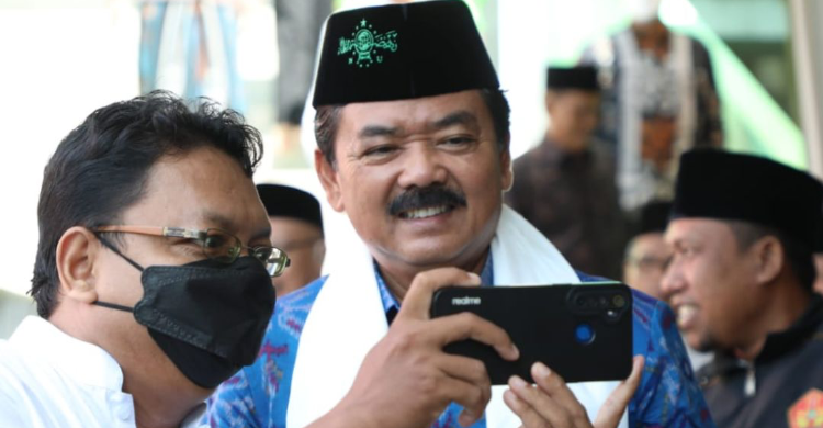 Kunjungi Greek Menteri Hadi Tjahjanto Serahkan Sertipikat Untuk NU Dan