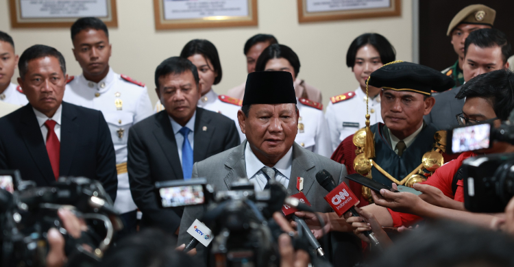Menhan Prabowo Bangga Unhan RI Cetak Sejarah Luluskan 75 Sarjana Kedokteran Militer