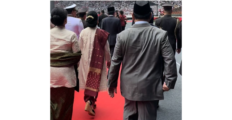 Tak Injak Karpet Merah Di HUT Polri Prabowo Dapat Jempol Warganet