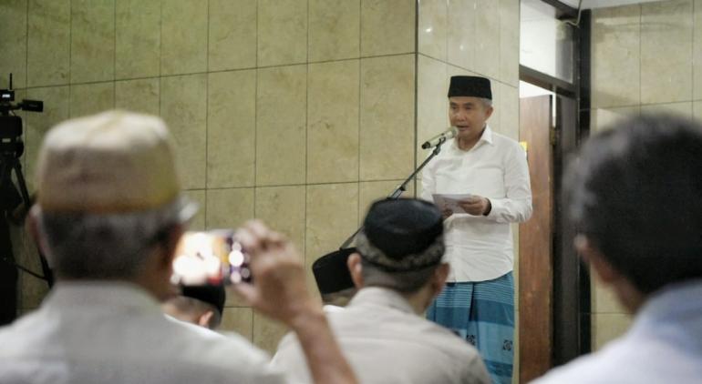 Bey Machmudin Santri Pilar Utama Pendidikan Islam Di Dunia