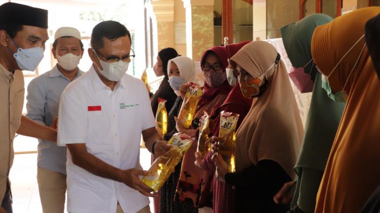 Jelang Ramadan Yayasan Muslim Sinar Mas Land Salurkan Ribuan Liter