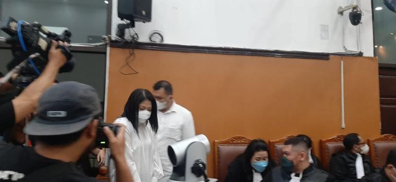 Terbukti Terlibat Pembunuhan Brigadir J Putri Candrawathi Divonis