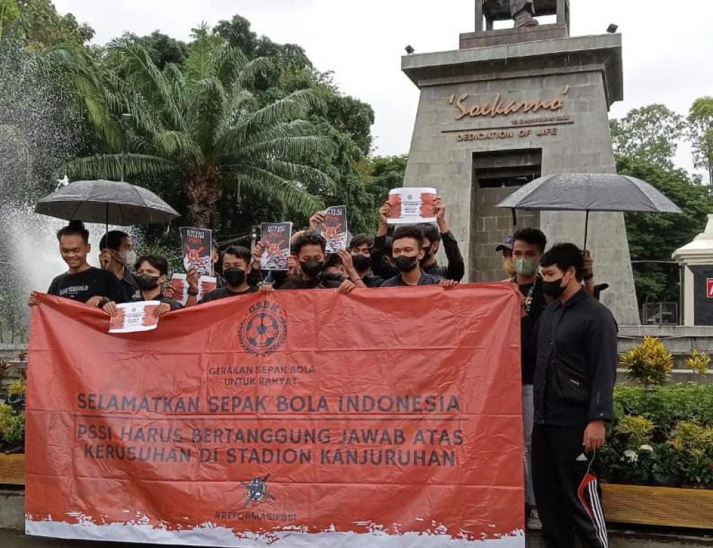 Aksi Menolak Lupa Tragedi Kanjuruhan Di Kota Surakarta