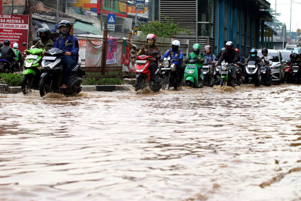 Banjir Jalan Raya Bogor Jakarta