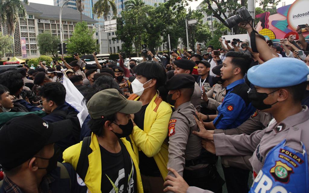 Demo BEM Di Patung Kuda