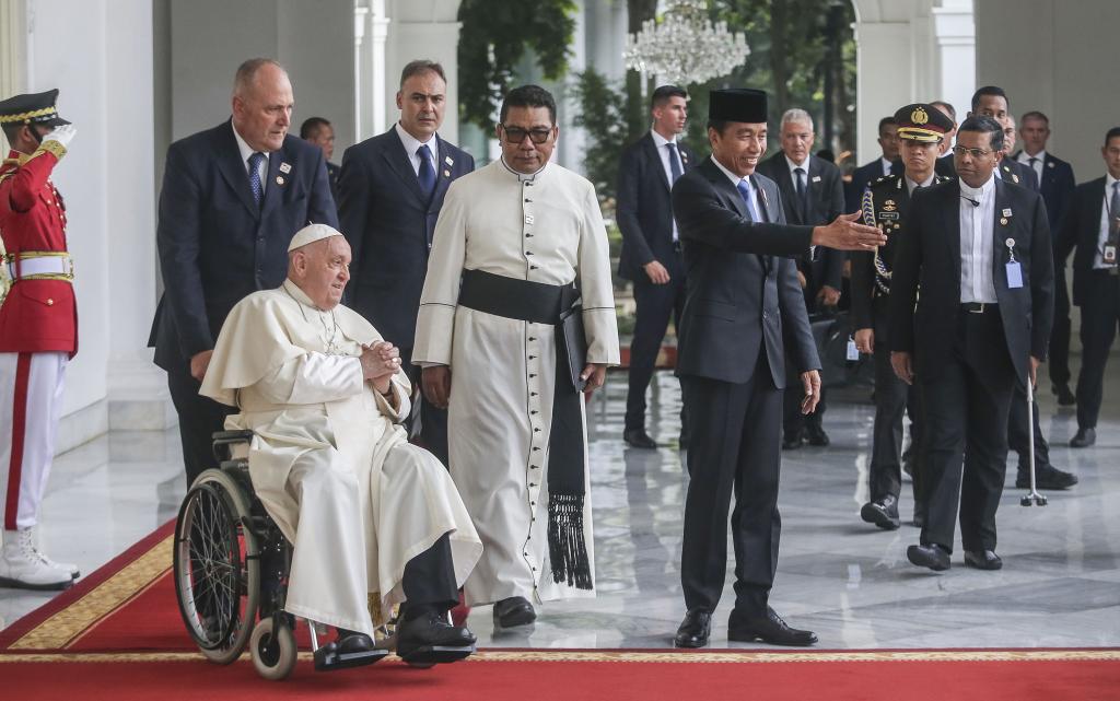 Jokowi Terima Kunjungan Paus Fransiskus Di Istana Merdeka