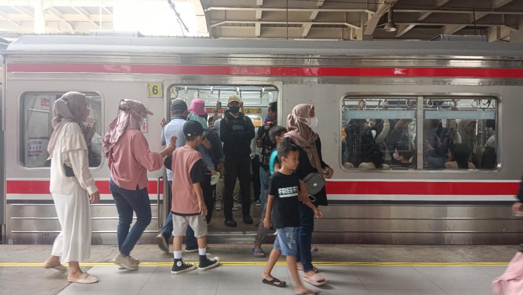 Malam Tahun Baru Adwal Perjalanan Krl Bertambah