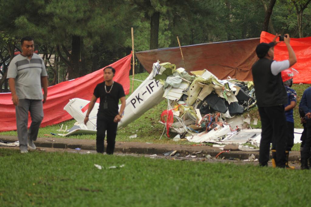 Pesawat Latih Jatuh Di BSD