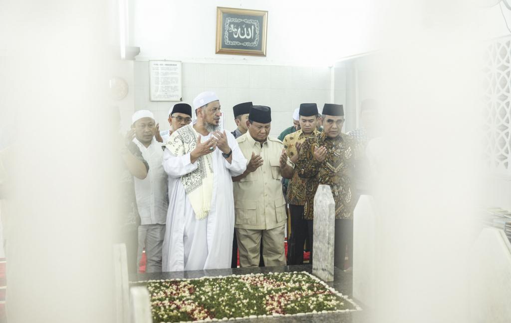 Prabowo Ziarah Ke Habib Ali Kwitang