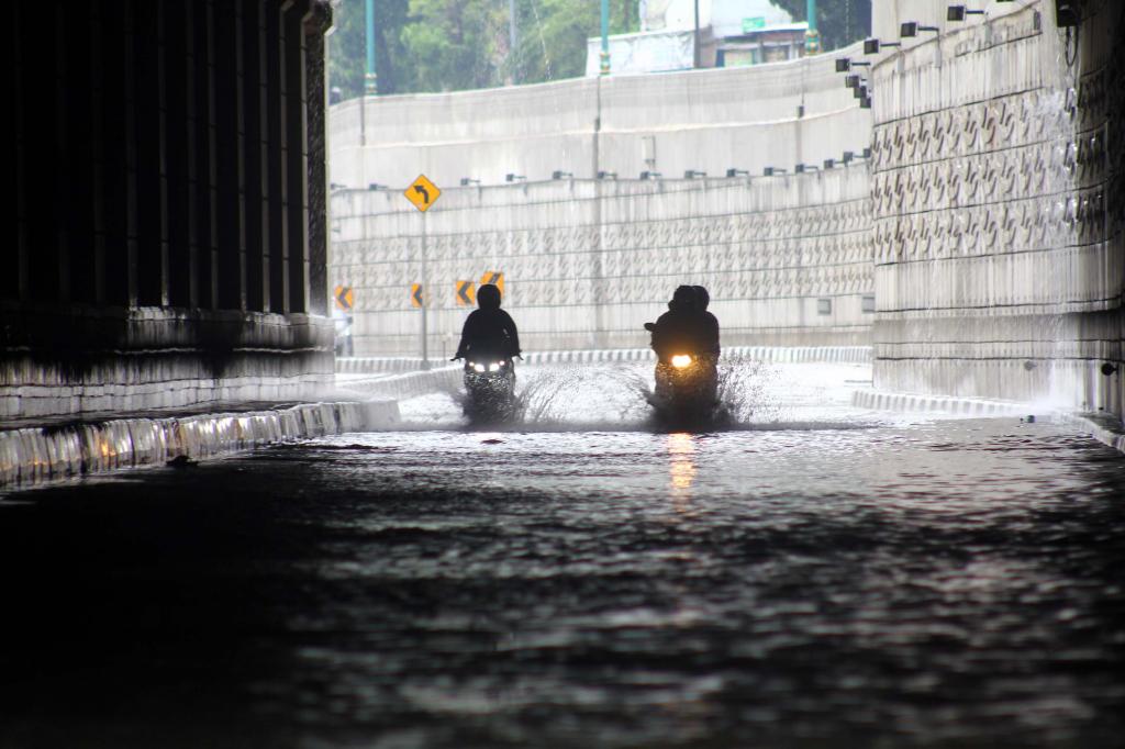 Underpass Kuningan Tergenang Air