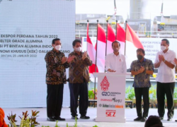 Jokowi Lepas Ekspor Perdana Smelter Grade Alumina Di Bintan