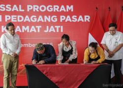 100 Pedagang Pasar Induk Kramat Jati Teken Akad Kredit, Plafon Rp 500 Juta