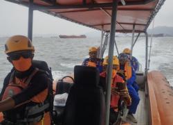 Basarnas Kerahkan 2 RIB Cari 5 Wartawan Foto Hilang Di Perairan Anak Krakatau
