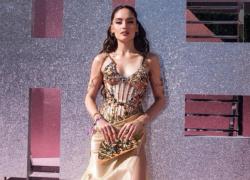 Cinta Laura, Peri Seksi Di LA
