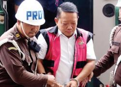 Diperiksa Kejagung Soal Pencucian Uang, Febrie Pilih Bungkam
