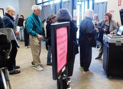 Early Voting Pemilu Sela Dimulai Ohio Jadi Penentu Nasib Politik Trump & Republik