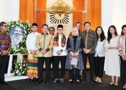 Hadiri Pameran Bersimpuh Di Kaki Para Guru Kapolri Beri Apresiasi Warisan Seni Nasirun