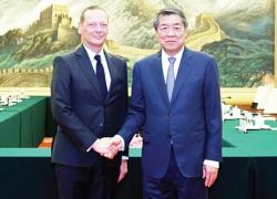 Hadirkan Stabilitas Ekonomi UE-China Negosiasi Dagang, Batasi Ekspor Mobil Listrik