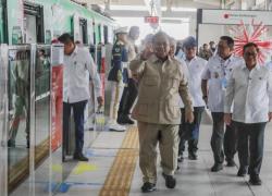 Jajal LRT, Prabowo: Enak, Luar Biasa!