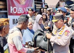 Kapolri Turun Ke Pengungsian Kepolisian Bantu Proses Penanganan Bencana NTT