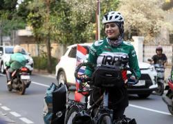 Mampir Di Jakarta & Sebarkan Pesan Perdamaian Pesepeda Perempuan Iran Jelajahi Asia Seorang Diri