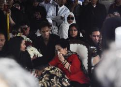 Megawati Soekarnoputri Menangis di Pemakaman Guruh Soekarnoputra