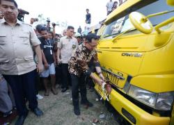 Mendagri-Menteri PKP Lepas 125 Truk, Sukseskan Program Gentengisasi Prabowo