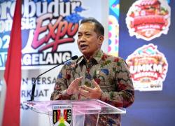 Menkop Ferry Tegaskan Koperasi Harus Jadi Tiang Utama Ekonomi Daerah