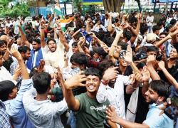 Menteri Pendidikan India Mundur Massa Pendukung Partai Kecoak Akhiri Aksi Demo