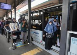 Pemprov Diminta Kaji Kemampuan Ekonomi Warga Please, Tarif Transjakarta Jangan Buru-buru Dikerek