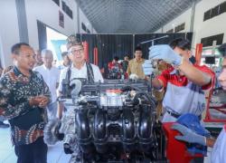 Perkuat SDM Industri, TMMIN Donasikan Mesin Toyota Ke SMK Lombok