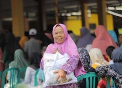 PHE Salurkan 15.000 Paket Sembako Pasar Murah untuk Masyarakat