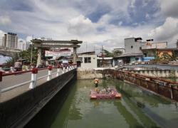 Pramono Anung Siapkan Penanganan Sampah Terpadu di 11 Sungai Jakarta