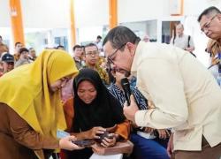 Qodari Cek Perlinsos Digital Di Surabaya Bansos Dipastikan Lebih Cepat Dan Tepat Sasaran