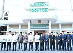 Salurkan Bantuan ke Gontor, Presiden Dukung Santri Jadi Generasi Unggul